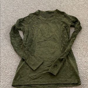 Lululemon Swift tech top